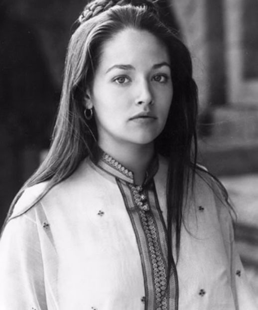 OLIVIA HUSSEY - VEDETE CARE SEAMANA FOARTE BINE APROAPE IDENTIC PART ONE