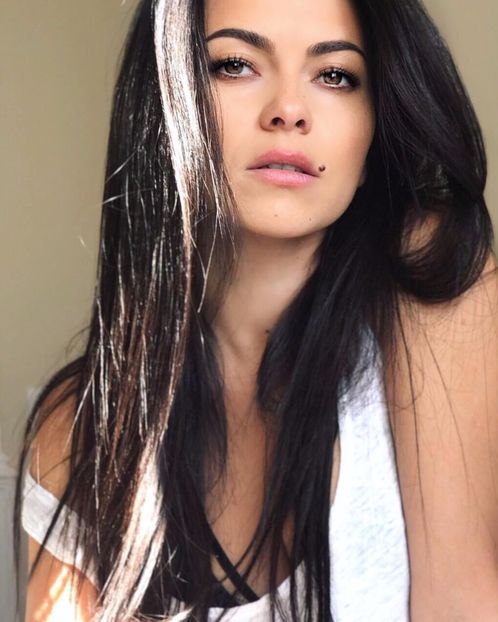 INNA - VEDETE CARE SEAMANA FOARTE BINE APROAPE IDENTIC PART ONE