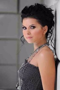 INNA - VEDETE CARE SEAMANA FOARTE BINE APROAPE IDENTIC PART ONE