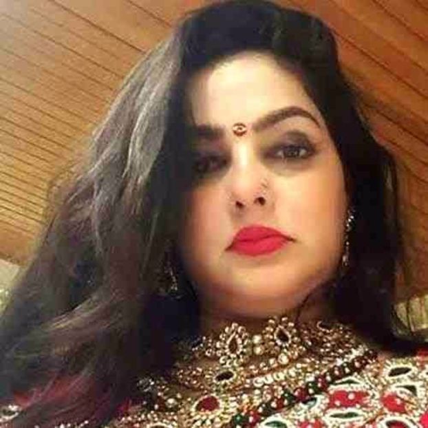 MAMTA KULKARNI - VEDETE CARE SEAMANA FOARTE BINE APROAPE IDENTIC PART ONE