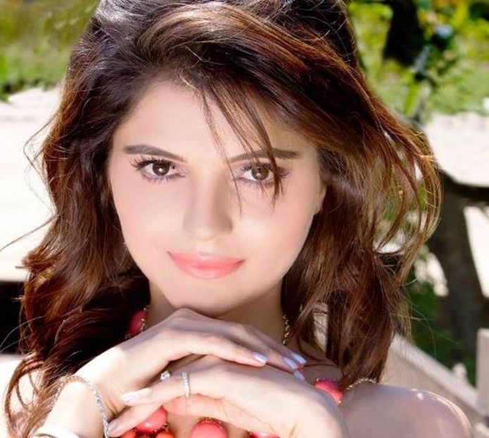 RUBINA DILAIK - VEDETE CARE SEAMANA FOARTE BINE APROAPE IDENTIC PART ONE