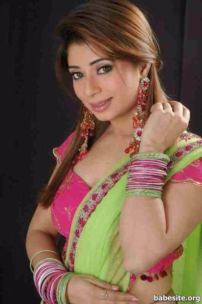 MALINI KAPOOR - VEDETE CARE SEAMANA FOARTE BINE APROAPE IDENTIC PART ONE