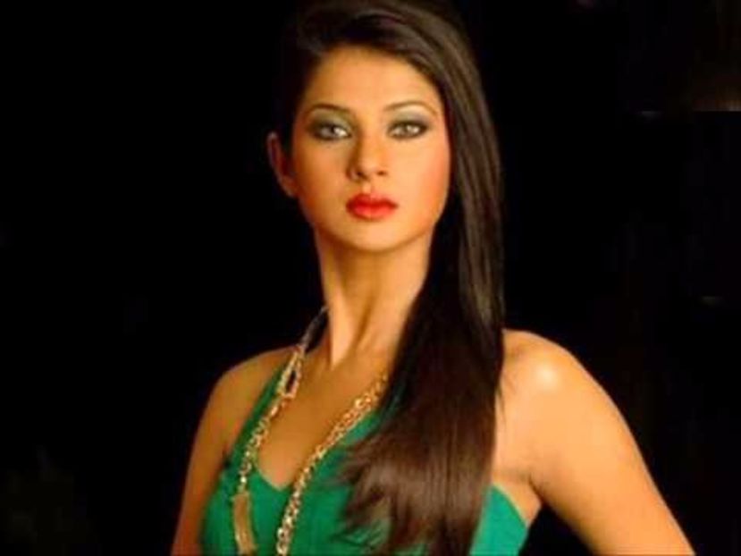 JENNIFER WINGET - VEDETE CARE SEAMANA FOARTE BINE APROAPE IDENTIC PART ONE