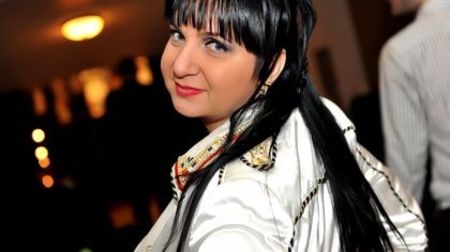 CARMEN SERBAN - VEDETE CARE SEAMANA FOARTE BINE APROAPE IDENTIC PART ONE