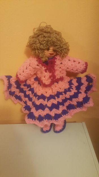  - Haine și jucării lucrate manual