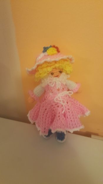  - Haine și jucării lucrate manual