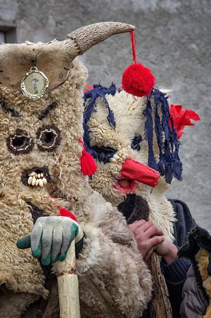  - Pițărăii cu măşti