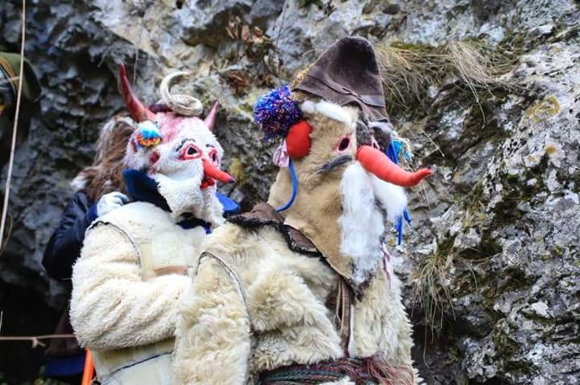  - Pițărăii cu măşti