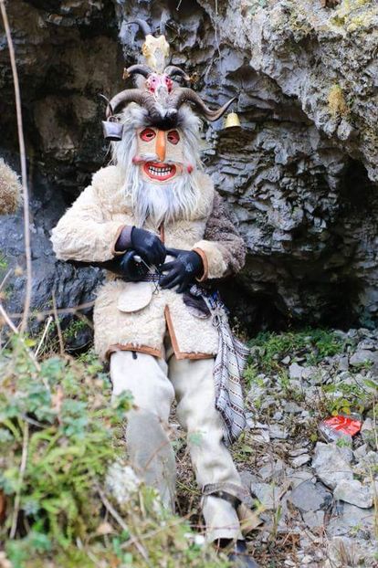  - Pițărăii cu măşti