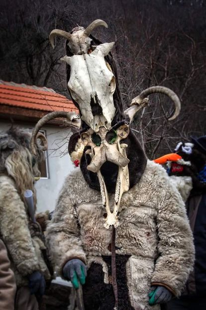  - Pițărăii cu măşti