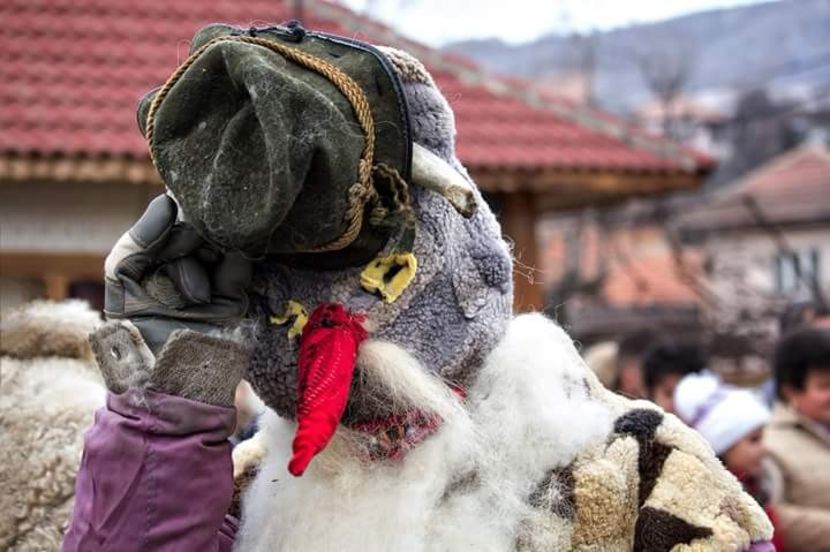  - Pițărăii cu măşti