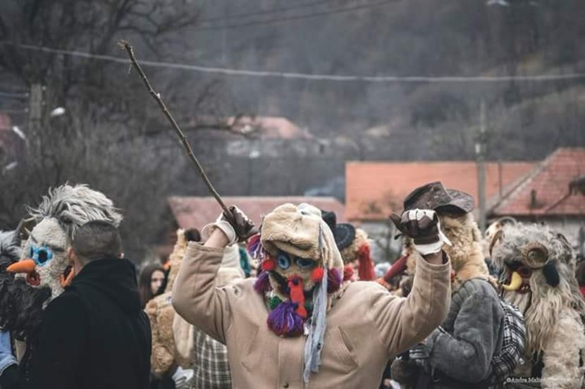  - Pițărăii cu măşti