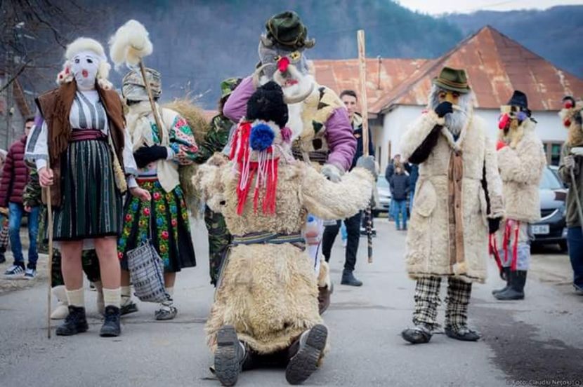  - Pițărăii cu măşti