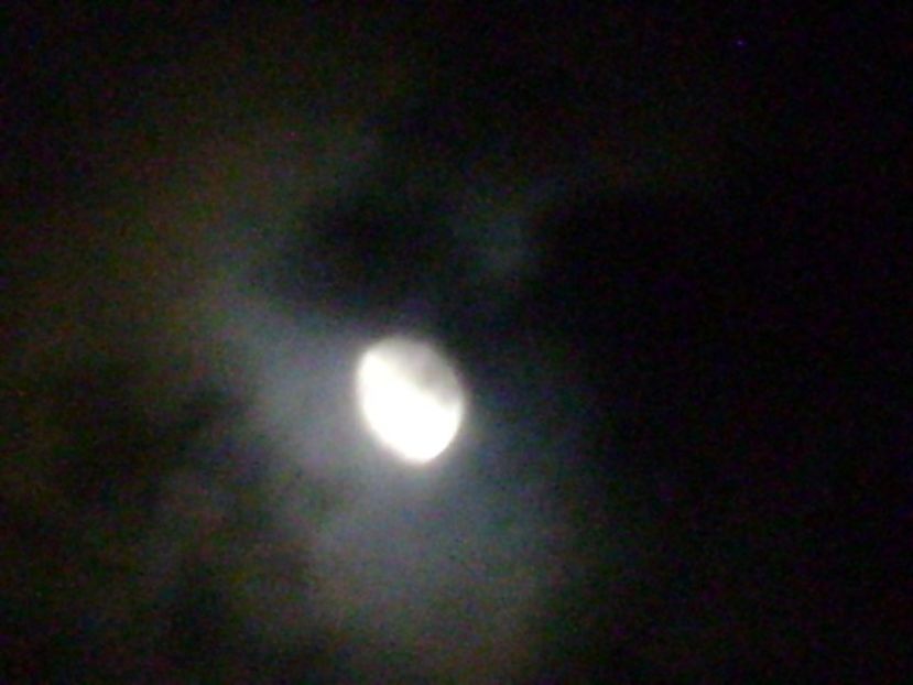 Luna in crestere - in Taur - Luna - Soarele si norii - 1