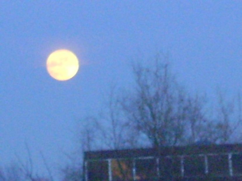 Luna Plina - in Rac (Full Wolf Moon) - Luna - Soarele si norii - 1