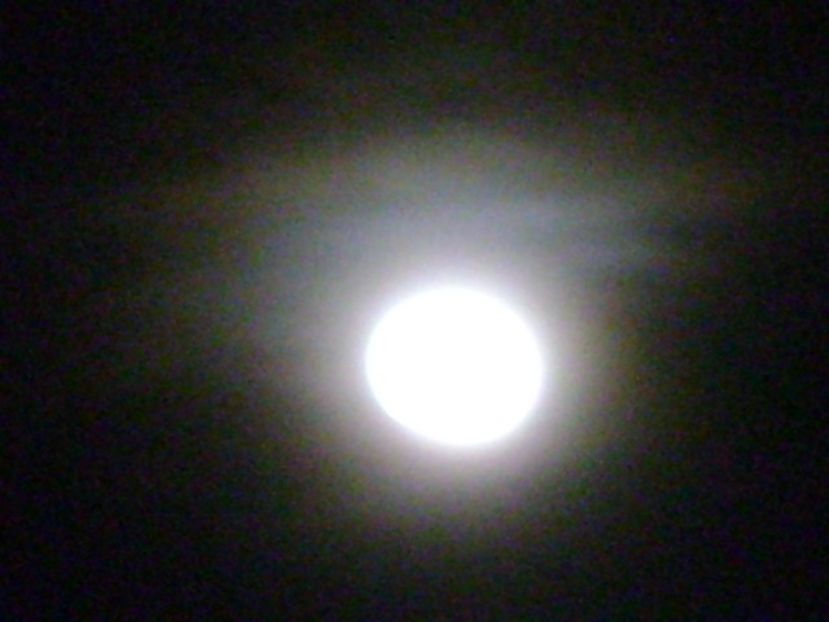 Luna Plina - in Rac (Full Wolf Moon) - Luna - Soarele si norii - 1