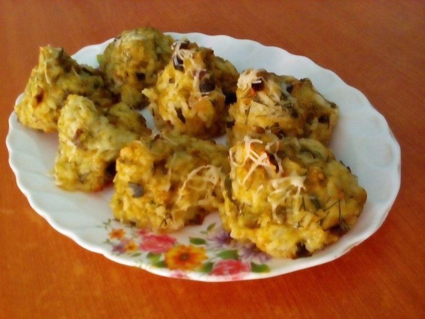 Chiftele cu orez, mazăre și cașcaval. - Culinar 3