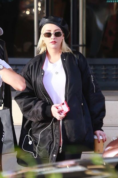  - Christmas shopping in Beverly Hills - 2017 December 23