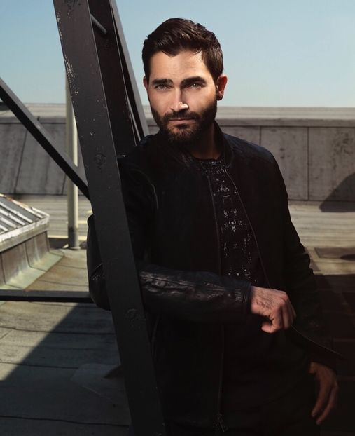 - *il saruta cu putere de ii dau si coltii pe afara* TE IUBESC !!! :)) - here - episode 52 - done