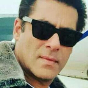  - CINE E FAN-A SALMAN KHAN SA VA INSCRIETI IN GRUPUL MEU