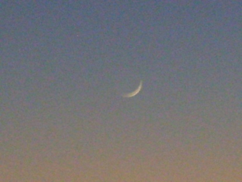 Luna nou-nouta in Varsator - Luna - Soarele si norii - 1