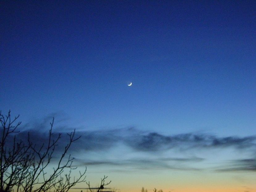 Luna Noua in Varsator - Luna - Soarele si norii - 1