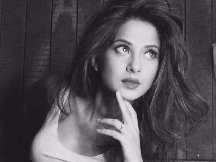 6 - ALEGE DOUA POZE LIBERE CU JENNIFER WINGET