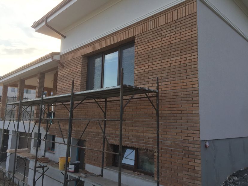 2E3608AF-5C67-4DF1-B0B8-E548891FBBAE - 1----Amenajari interioare - exterioare