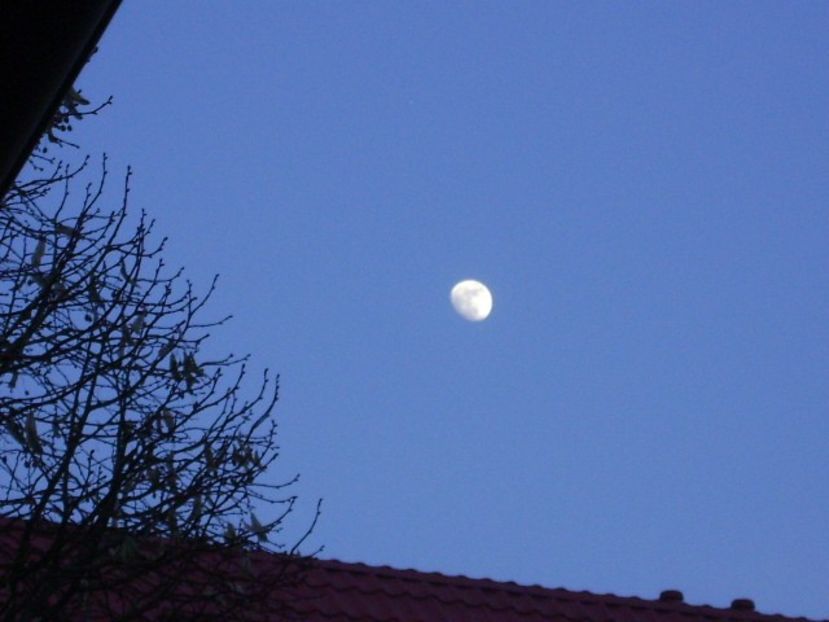 Luna in crestere in Gemeni - Luna - Soarele si norii - 1