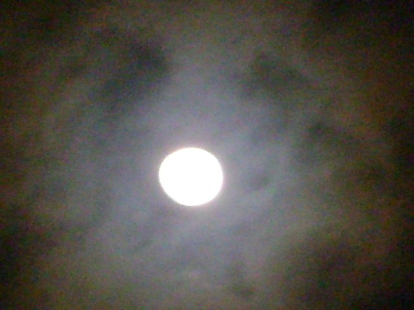 Luna in crestere in Rac - Luna - Soarele si norii - 1