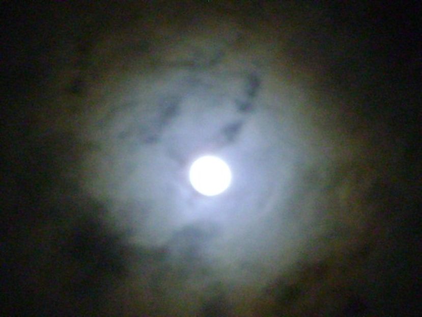 Luna in crestere in Rac - Luna - Soarele si norii - 1