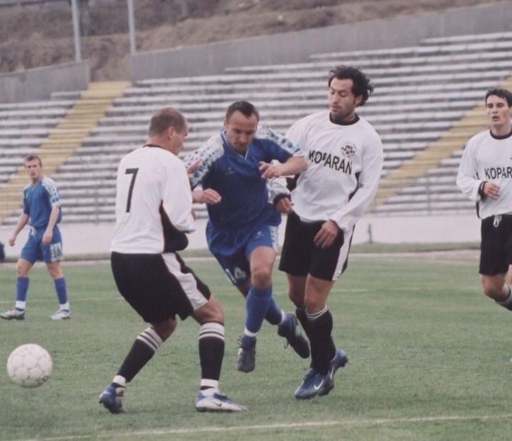 Dunarea Galati 2006-2007 Nelu Popliaca in duel cu Cosmin Mocanu si Ciprian Dumbrava si ceva mai in s - Dunarea Galati Istorie