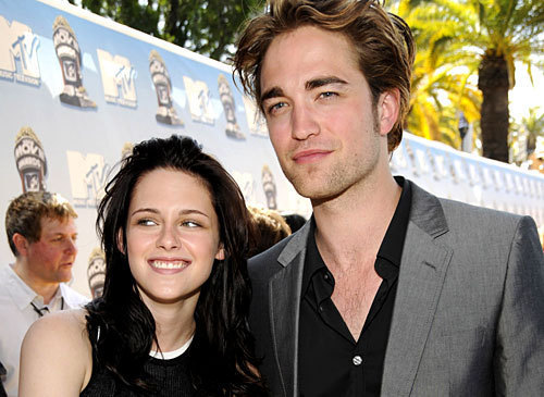 Robert-Pattinson-Edward-Cullen-Kristen-Stewart-Isabella-Swan-twilight-film-2533191-500-365 - thehiltonhotel_plata