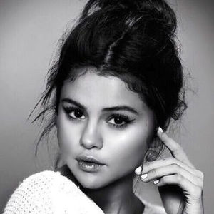 large - 01aa Selena - 01