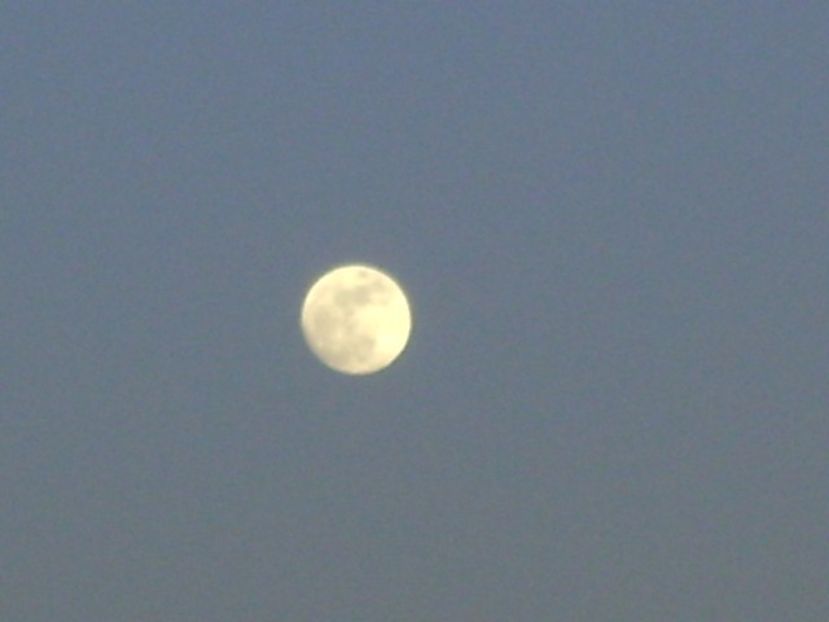Luna in crestere in Rac - Luna - Soarele si norii - 1