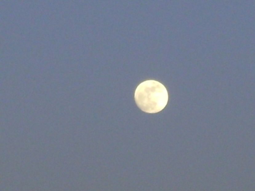 Luna in crestere in Rac - Luna - Soarele si norii - 1