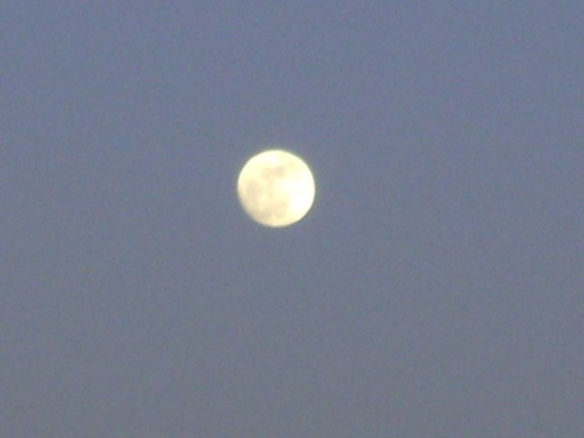 Luna in crestere in Rac - Luna - Soarele si norii - 1