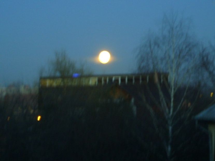Luna plina in Leu si eclipsa penumbrala - Luna - Soarele si norii - 1