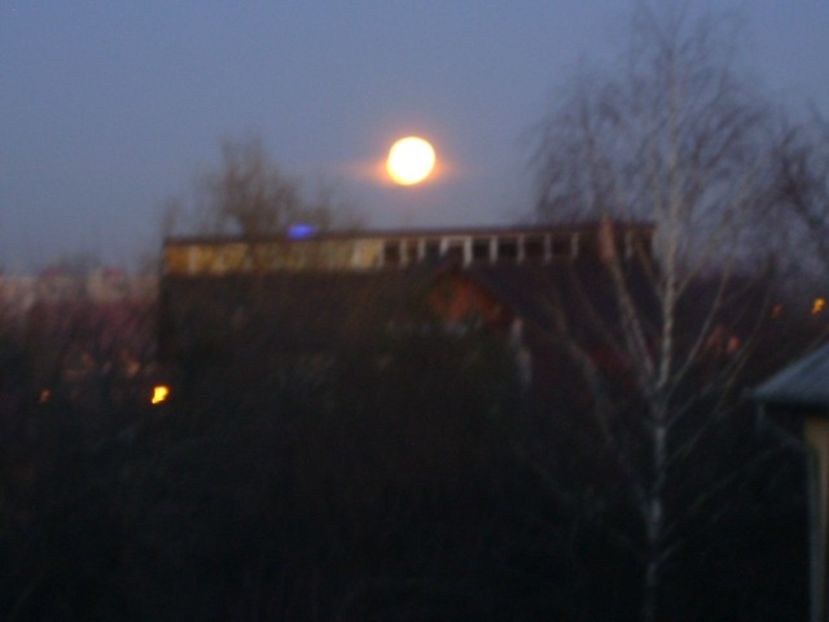 Luna plina in Leu si eclipsa penumbrala - Luna - Soarele si norii - 1