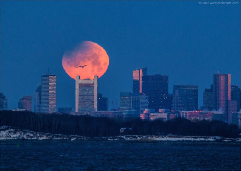 Super Blue Blood Moon Eclipse - Luna - Soarele si norii - 1