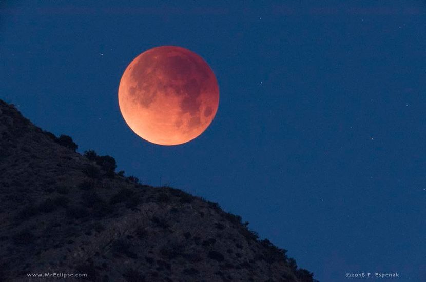 Super Blue Blood Moon Eclipse - Luna - Soarele si norii - 1