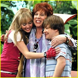 miley-cyrus-bad-chrome - Din Episoadele cu Hannah Montana