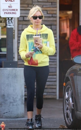 r2nwwz - Ashley Tisdale