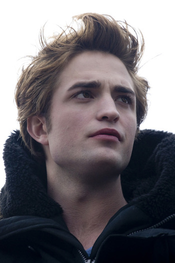 new-twilight-images-of-bella-and-edward12 - Twilight