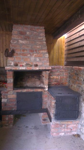 - 000002 Grãtar si vatrã plitã de curte pentru pizza si pâine