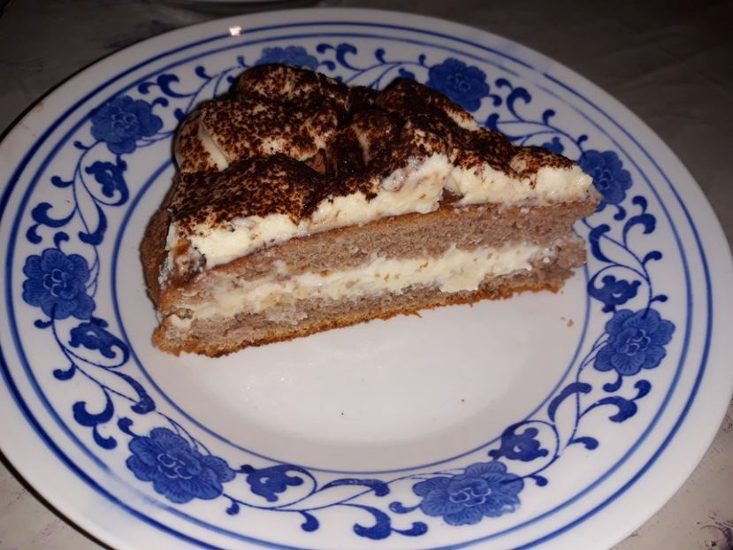 Tort cu cremă de vanilie și ciocolată albă (felie) - Retete 1