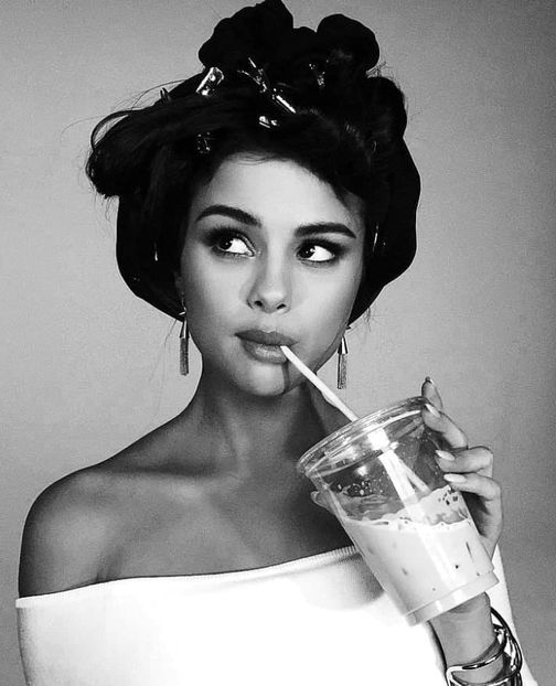 large - 01aa Selena - 01