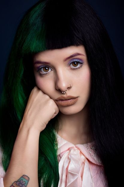 melanie-martinez-photoshoot-2017-1 - Melanie Martinez