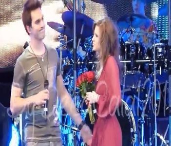 109887477_NJNEUZX3 - 01 concert 2 sp - pmdm