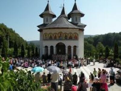  - 3 Clipe din România